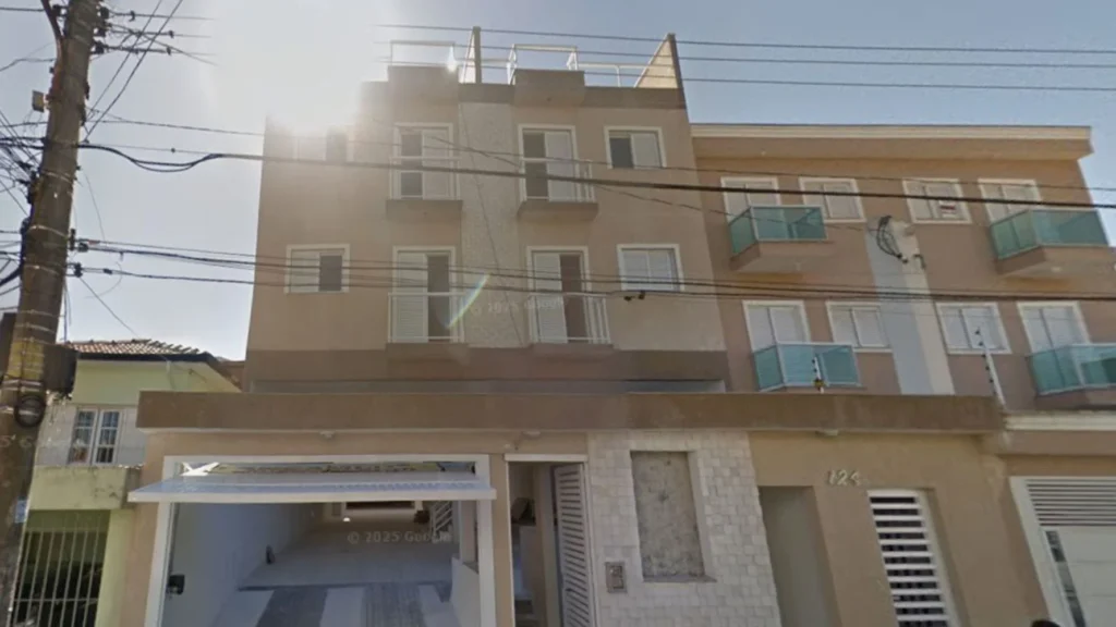 Fachada do Edifício Dubai na Rua dos Jequitibás, 124, Bairro Campestre, Santo André - SP, disponível para aquisição em pós-leilão bancário.